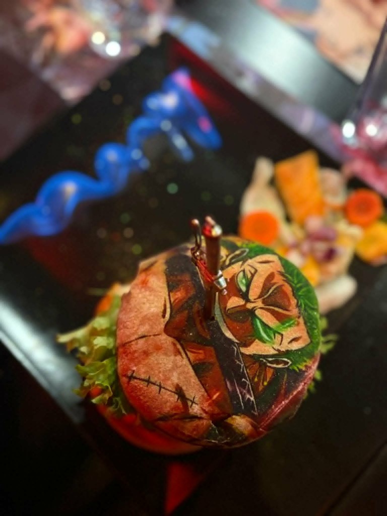 Burger Zoro avec katana décoratif